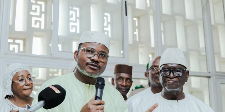 LOI ORGANIQUE portant STATUT DES PRÉSIDENTS DE LA RÉPUBLIQUE, DES ANCIENS CHEFS DE L’ÉTAT ET DE LEURS CONJOINTS : une avancée qui consacre la maturité institutionnelle de la Guinée.    