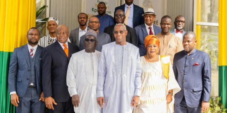 𝐃𝐢𝐚𝐥𝐨𝐠𝐮𝐞 𝐩𝐨𝐥𝐢𝐭𝐢𝐪𝐮𝐞, : 𝐥𝐞 𝐏𝐫𝐞𝐦𝐢𝐞𝐫 𝐦𝐢𝐧𝐢𝐬𝐭𝐫𝐞, é𝐜𝐡𝐚𝐧𝐠𝐞 𝐚𝐯𝐞𝐜 𝐥𝐞𝐬 𝐜𝐚𝐧𝐝𝐢𝐝𝐚𝐭𝐬, à 𝐥’é𝐥𝐞𝐜𝐭𝐢𝐨𝐧 𝐩𝐫é𝐬𝐢𝐝𝐞𝐧𝐭𝐢𝐞𝐥𝐥𝐞