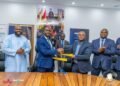 Simandou Academy : Le Président du Comité Stratégique de Simandou, Ministre Directeur de Cabinet de la Présidence, Djiba Diakité préside la signature d’un partenariat stratégique entre le SNABE et la SOGEB pour renforcer le capital humain