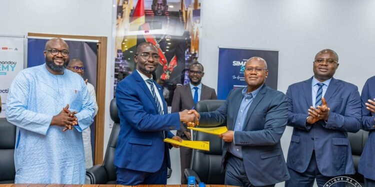 Simandou Academy : Le Président du Comité Stratégique de Simandou, Ministre Directeur de Cabinet de la Présidence, Djiba Diakité préside la signature d’un partenariat stratégique entre le SNABE et la SOGEB pour renforcer le capital humain