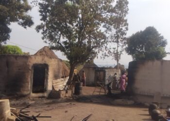 Dabola : Un incendie ravage trois cases au quartier Kambaya.   