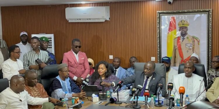 Passation de service : Mme Khaité Sall prend fonction et promet la rigueur dans l’exercice de ses fonctions.