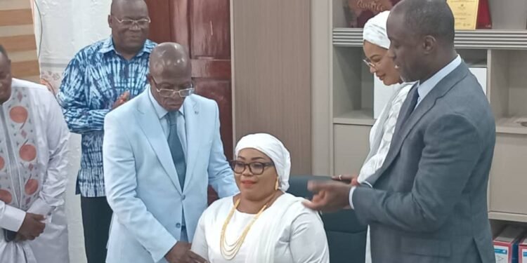 Passation de service: Mme Fatima Camara s&rsquo;engage a poursuivre les réformes.   