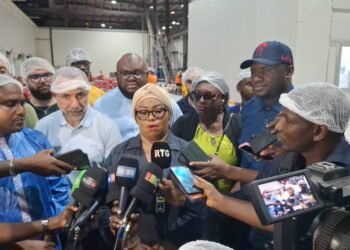 Signature d’un protocole sur les prix plafonds : la ministre du Commerce rassure sur l’approvisionnement du marché.