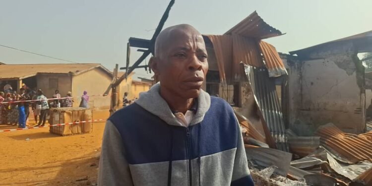 N&rsquo;Zérékoré : Un incendie ravage une concession à Gbahana.   