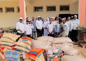Faranah : Les anciens de l’ISAV au secours des sinistrés.