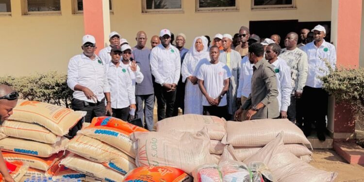 Faranah : Les anciens de l’ISAV au secours des sinistrés.