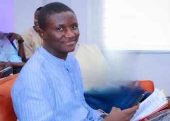 Restons pour affronter le désastre plutôt que de le fuir, car en le fuyant, nous ne faisons que l’emporter avec nous.   