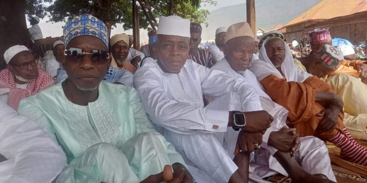 À Dabola, l’Aïd sous le signe de la paix : le préfet Alpha Oumar Cissé appelle à l’unité et au vivre-ensemble.