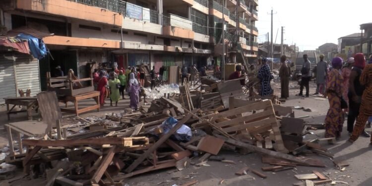 Madina : le déguerpissement s’intensifie à Avaria, entre désordre persistant et détresse des commerçantes   