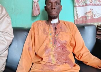 Guet-apens à Dinguiraye : un quinquagénaire attaqué à l’arme blanche, deux suspects interpellés.