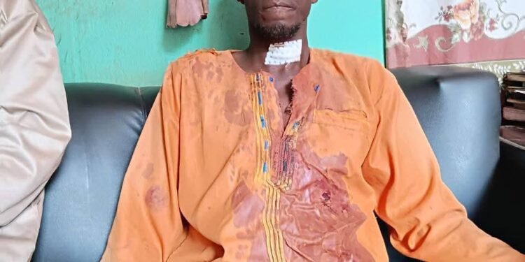 Guet-apens à Dinguiraye : un quinquagénaire attaqué à l’arme blanche, deux suspects interpellés.