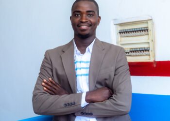 𝐋𝐞 𝐦𝐚𝐬𝐪𝐮𝐞 𝐬𝐨𝐜𝐢𝐚𝐥 𝐞𝐧 𝐆𝐮𝐢𝐧𝐞𝐞 : 𝐚𝐧𝐚𝐭𝐨𝐦𝐢𝐞 𝐝&rsquo;𝐮𝐧𝐞 𝐩𝐫𝐮𝐝𝐞𝐧𝐜𝐞 𝐠𝐞𝐧𝐞𝐫𝐚𝐥𝐢𝐬𝐞𝐞