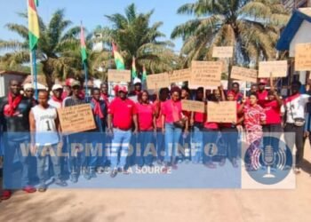 Boké : rejet des candidatures d’anciens maires, des jeunes envahissent les rues.   