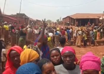 Siguiri sous tension : des femmes manifestent après le conflit entre Kolenda et Danka.