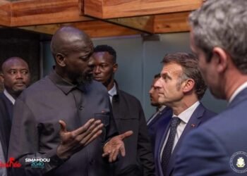 Nairobi : échange entre Mamadi Doumbouya et Emmanuel Macron en marge du sommet Africa Forward