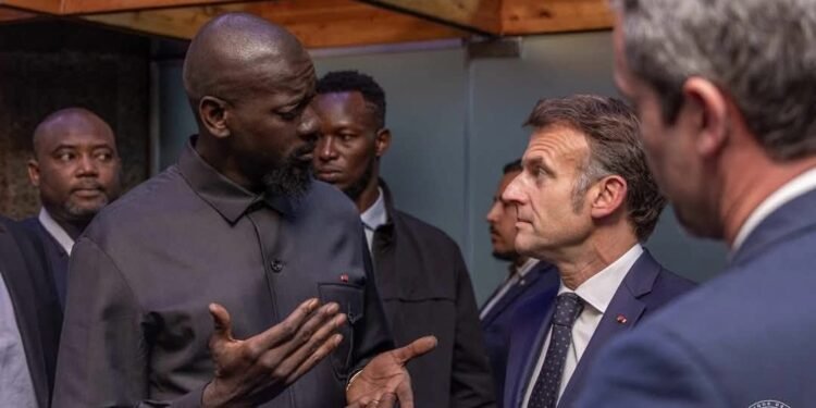 Nairobi : échange entre Mamadi Doumbouya et Emmanuel Macron en marge du sommet Africa Forward