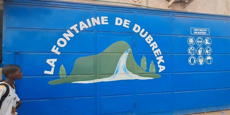 Dubréka : un violent incendie ravage une usine de fabrication d’eau minérale