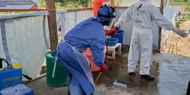 France : un premier cas d’Ebola signalé, un médecin hospitalisé après un retour de RDC