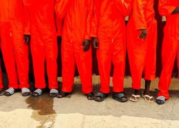 Prison : 20 000 nouvelles tenues distribuées aux détenus à travers le pays