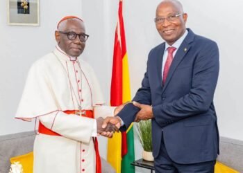 Bah Oury reçoit le Cardinal Robert Sarah : un échange autour de la Guinée et de son avenir