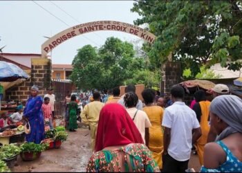 À Kindia, l’encombrement autour de Sainte-Croix continue d’irriter les fidèles