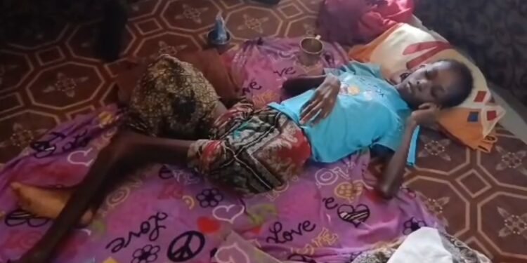 SOS – Conakry : une jeune fille sourde-muette de 16 ans lutte pour sa vie, sa famille lance un appel à la solidarité