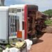 Bouré Balato : un camion-remorque chargé de boissons se renverse en évitant une moto en difficulté