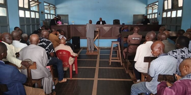 Mamou : Saliou Diallo reconnaît l’excès de vitesse, les familles des victimes réclament réparation, le procès renvoyé au 28 juillet