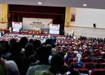 Hémicycle : installation des députés de la Ve République, la Guinée clôt officiellement la transition