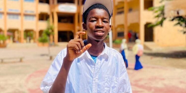 Mamou : cinquième ex æquo au bac en Sciences mathématiques, Aliou Diallo vise une carrière d’ingénieur en informatique