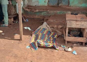 Siguiri : le corps sans vie d’un sexagénaire retrouvé dans un garage, la piste d’une mort naturelle privilégiée