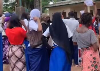 Kindia : des lycéens manifestent pour réclamer justice après le décès du candidat Djouma Bah