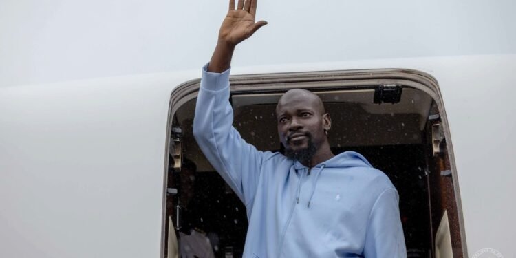 Le président Mamadi Doumbouya reprend le chemin de Conakry après son congé (Communiqué)