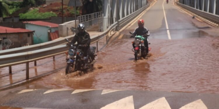 Lambanyi : le nouveau pont de Kiroti déjà confronté à des problèmes d’évacuation des eaux