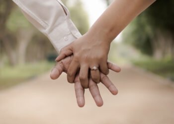 Justice : un jeune homme poursuit sa fiancée pour le détournement de 12 millions de francs destinés aux préparatifs de leur mariage