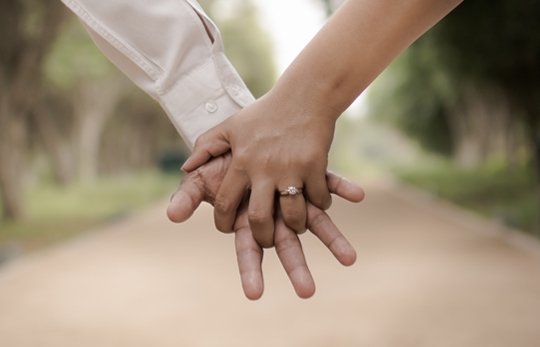 Justice : un jeune homme poursuit sa fiancée pour le détournement de 12 millions de francs destinés aux préparatifs de leur mariage
