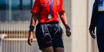 Elle a troqué le ballon pour le sifflet : le parcours inspirant de Bah Rabiatou