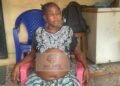 SOS à Matoto : M’mah Kaba, 40 ans, atteinte d&rsquo;une pathologie de l&rsquo;utérus, lance un appel à l&rsquo;aide pour 6 millions GNF