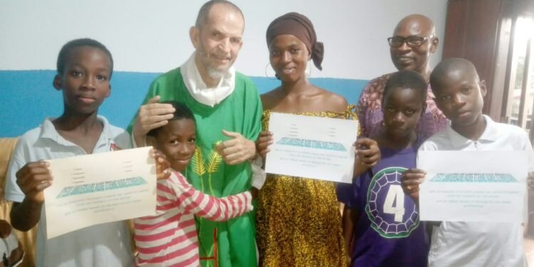 Obsèques du Père Étienne-Marie Strirnemann : les orphelins de Guinée sollicitent l’appui de Mamadi Doumbouya pour obtenir deux visas pour la France