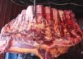 Conakry : Le kilo de viande à 80 000 GNF, un boucher brise le silence et désigne le vrai coupable